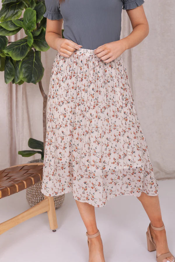 Pleated Skirt in Cottage White